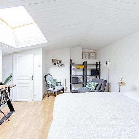 Superbe Duplex De 70M2 Avec 2 Chambres En Hyper Centre Au Calme Sur Cour Classe 3 Etoiles Avec Parking En Option La Rochelle  Exterior foto