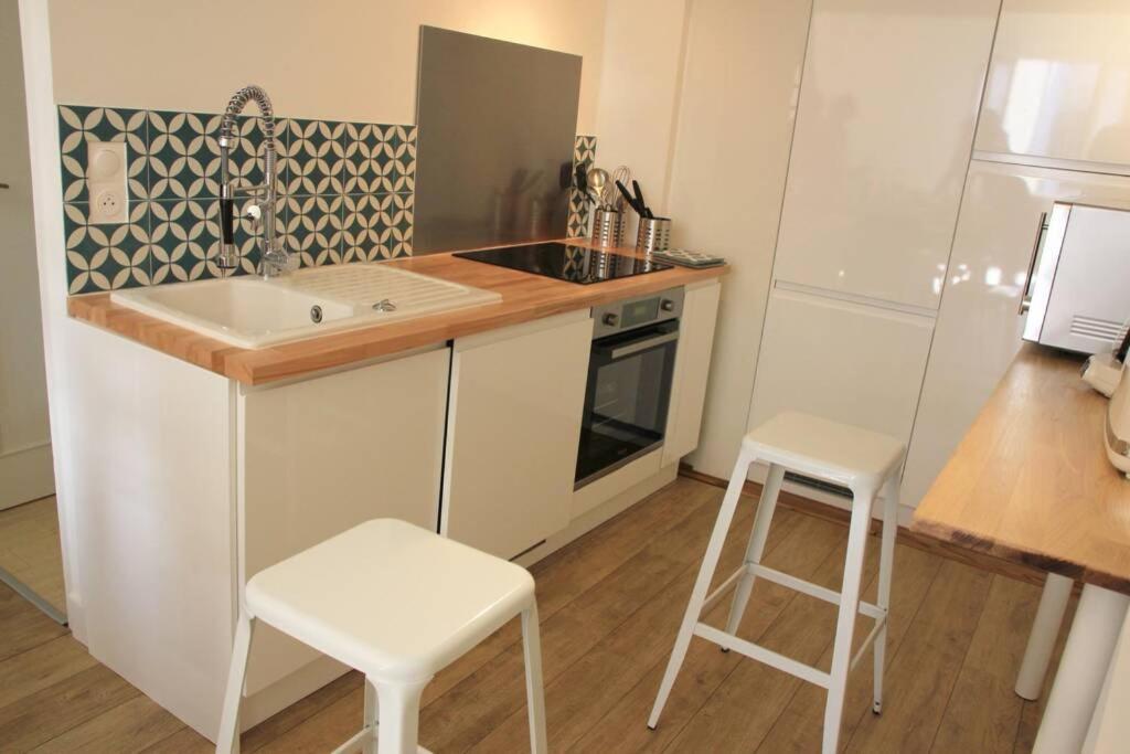 Superbe Duplex De 70M2 Avec 2 Chambres En Hyper Centre Au Calme Sur Cour Classe 3 Etoiles Avec Parking En Option La Rochelle  Exterior foto