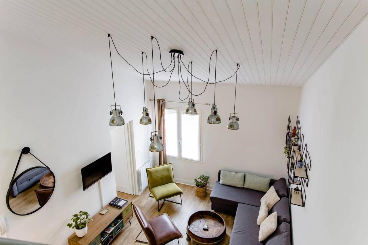 Superbe Duplex De 70M2 Avec 2 Chambres En Hyper Centre Au Calme Sur Cour Classe 3 Etoiles Avec Parking En Option La Rochelle  Exterior foto