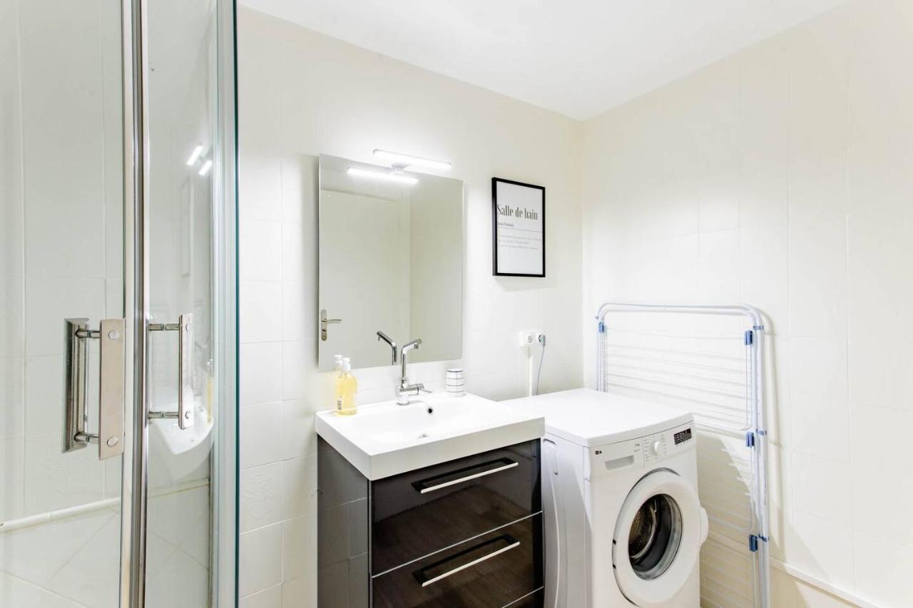 Superbe Duplex De 70M2 Avec 2 Chambres En Hyper Centre Au Calme Sur Cour Classe 3 Etoiles Avec Parking En Option La Rochelle  Exterior foto