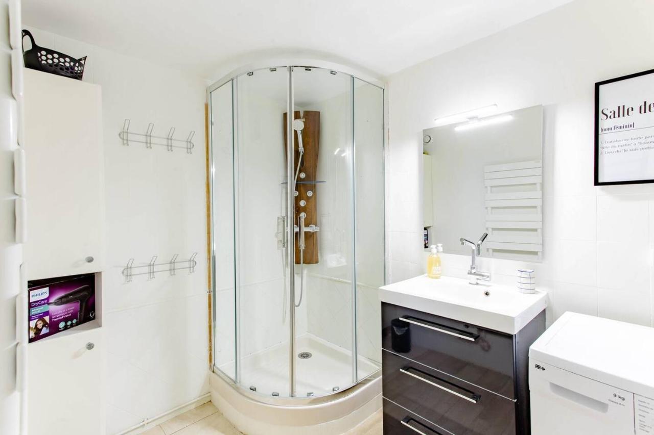 Superbe Duplex De 70M2 Avec 2 Chambres En Hyper Centre Au Calme Sur Cour Classe 3 Etoiles Avec Parking En Option La Rochelle  Exterior foto