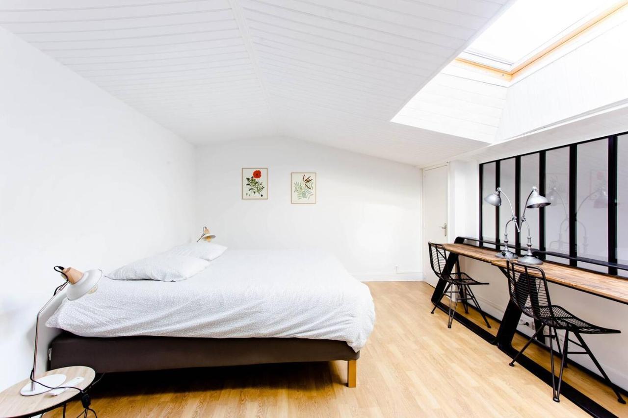 Superbe Duplex De 70M2 Avec 2 Chambres En Hyper Centre Au Calme Sur Cour Classe 3 Etoiles Avec Parking En Option La Rochelle  Exterior foto
